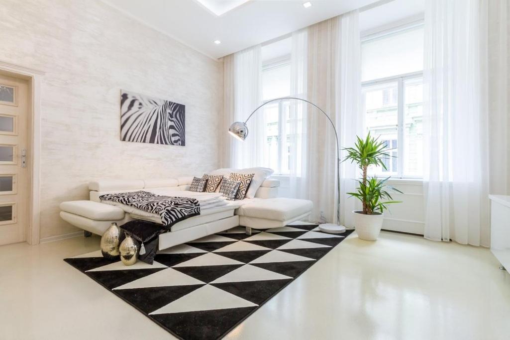 Stylish Apartment 5 Minutes Walk From City Center プラハ エクステリア 写真