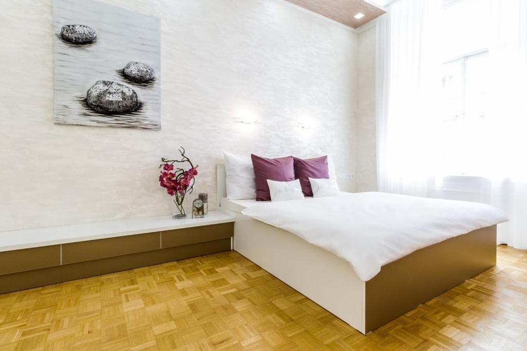 Stylish Apartment 5 Minutes Walk From City Center プラハ エクステリア 写真