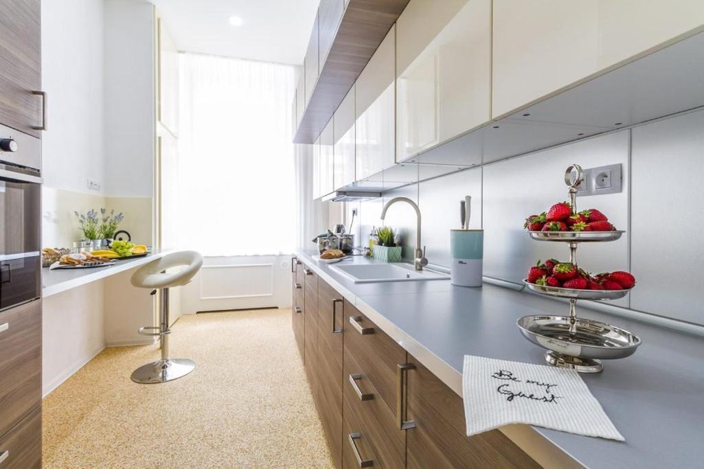 Stylish Apartment 5 Minutes Walk From City Center プラハ エクステリア 写真