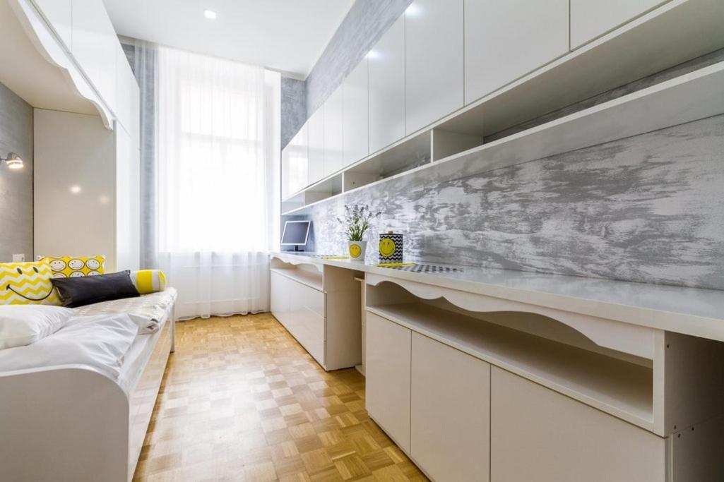 Stylish Apartment 5 Minutes Walk From City Center プラハ エクステリア 写真