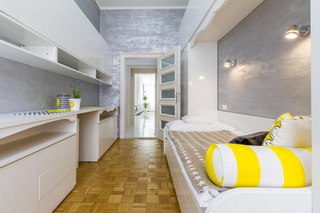 Stylish Apartment 5 Minutes Walk From City Center プラハ エクステリア 写真
