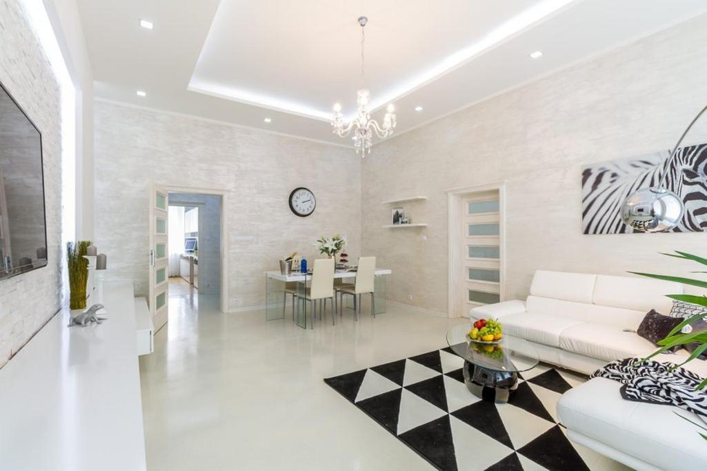Stylish Apartment 5 Minutes Walk From City Center プラハ エクステリア 写真