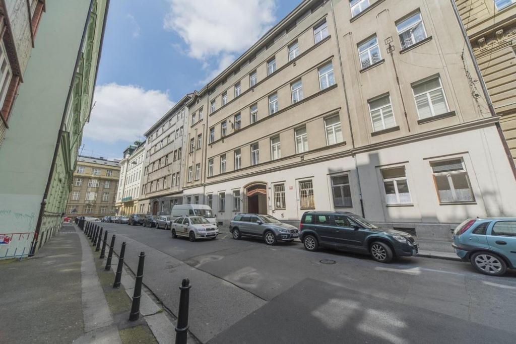 Stylish Apartment 5 Minutes Walk From City Center プラハ エクステリア 写真