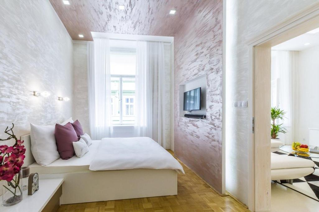 Stylish Apartment 5 Minutes Walk From City Center プラハ エクステリア 写真