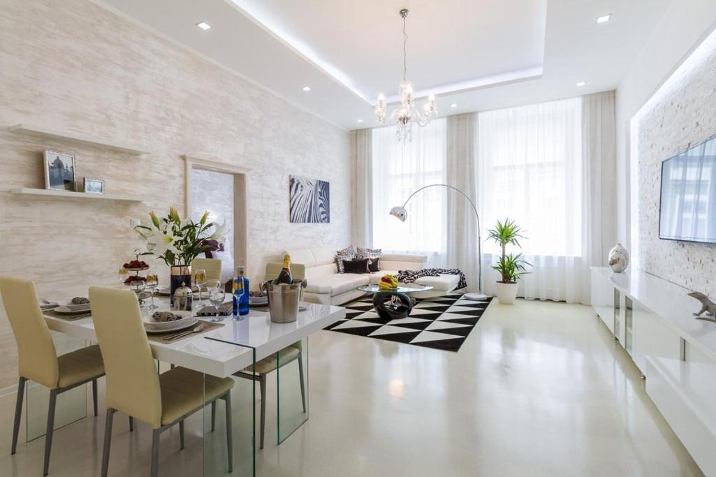 Stylish Apartment 5 Minutes Walk From City Center プラハ エクステリア 写真