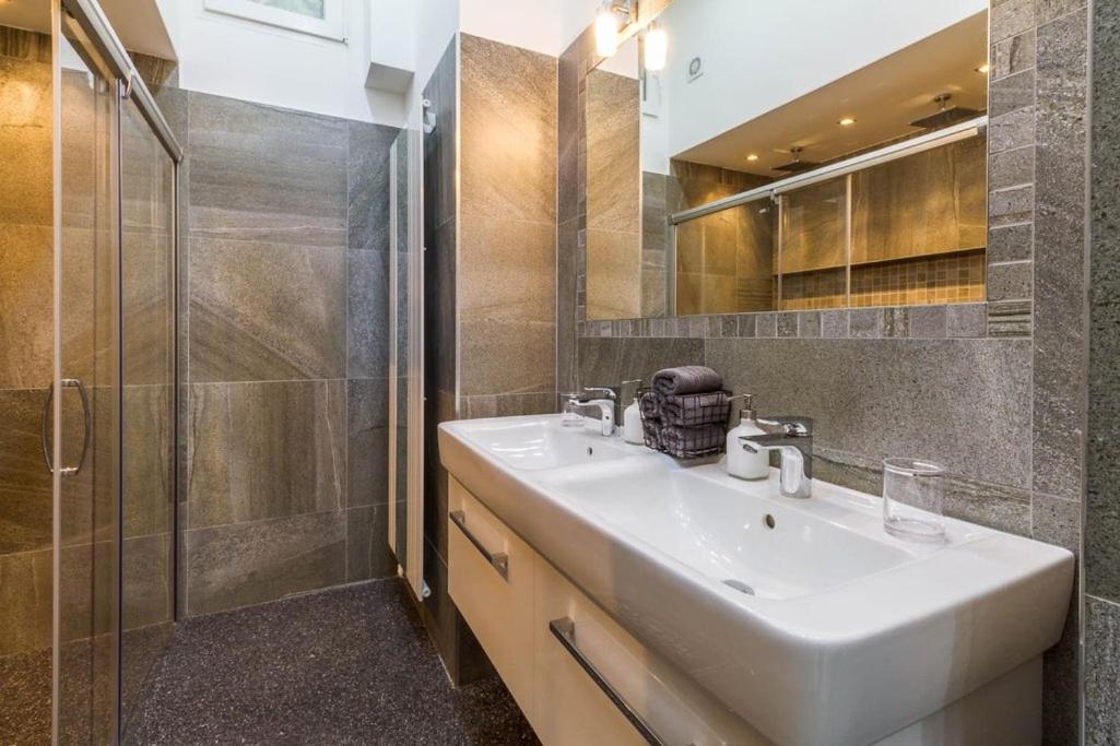 Stylish Apartment 5 Minutes Walk From City Center プラハ エクステリア 写真