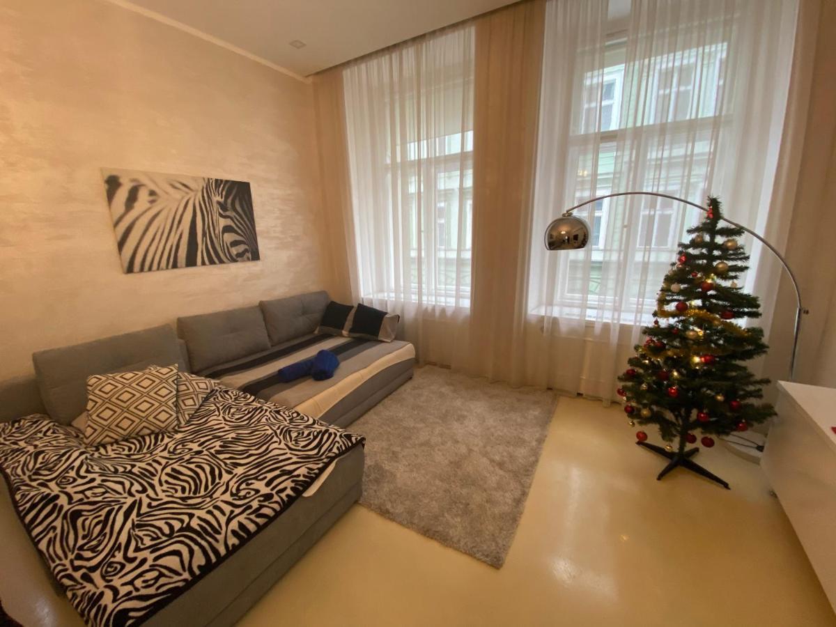 Stylish Apartment 5 Minutes Walk From City Center プラハ エクステリア 写真